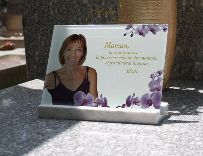 Plaque funéraire personnalisée en verre sur socle en Marbre