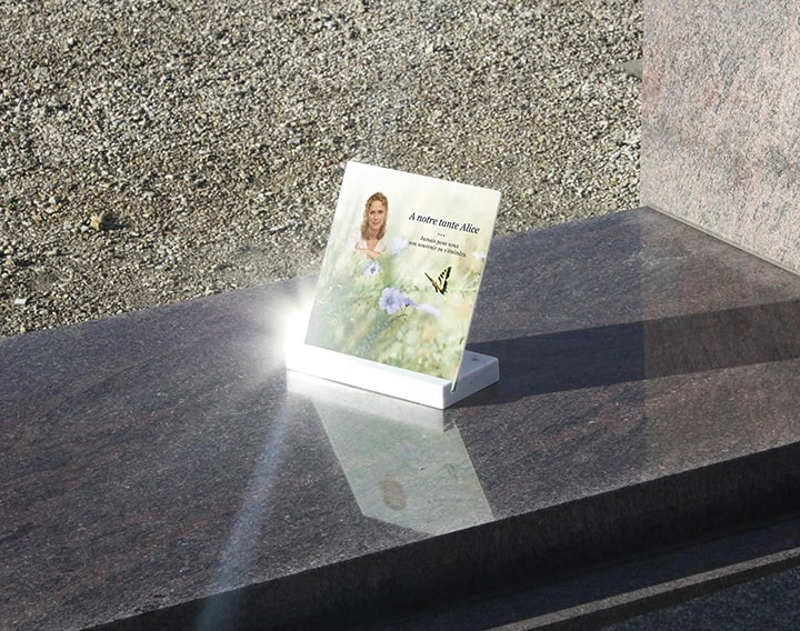 Plaque en verre sur socle de Marbre