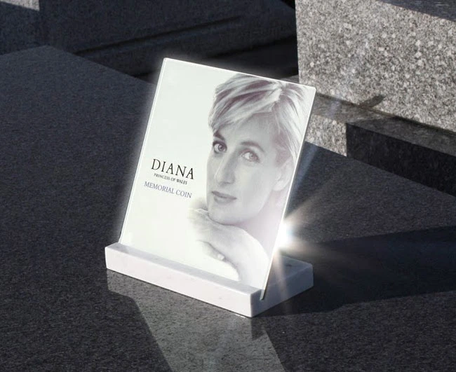 Plaque en verre sur socle en Marbre