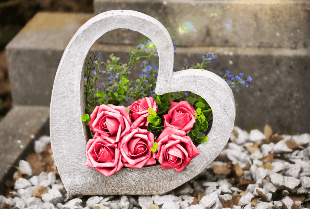 Quelle phrase graver sur la plaque funéraire d'un collègue ?