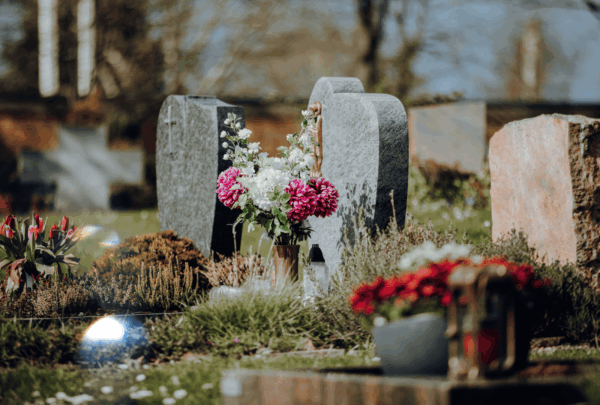 Est-il obligatoire de mettre un nom sur une tombe ?