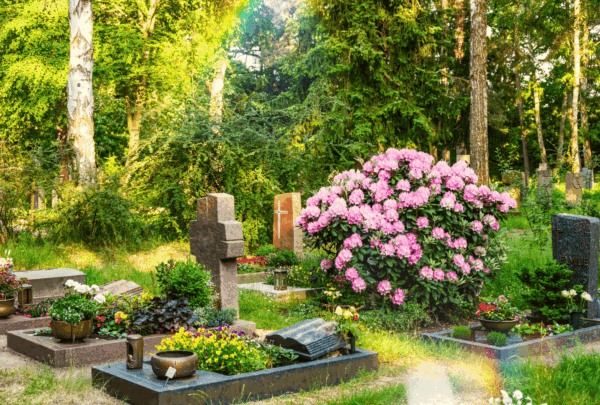 À qui appartiennent les plaques tombales
